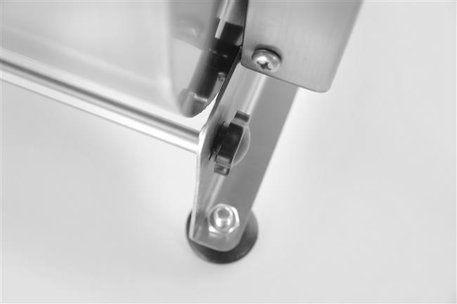 Hendi - Mieszarka ręczna do mięsa na kiełbasę, przechylna misa, poj. 20 l. Wariant podstawowy