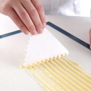 Hendi - Skrobka cukiernicza trójkątna grzebień szeroki rozstaw